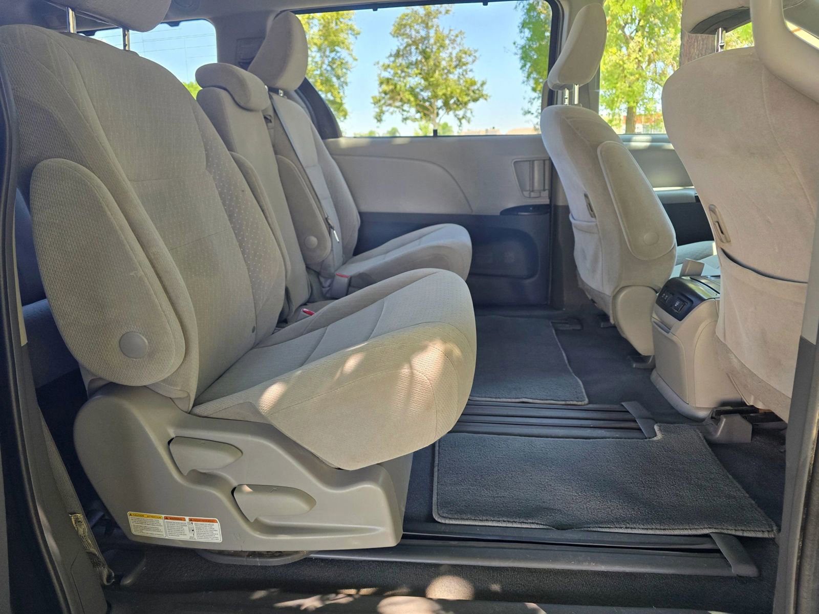 Used 2019 Toyota Sienna LE image 32