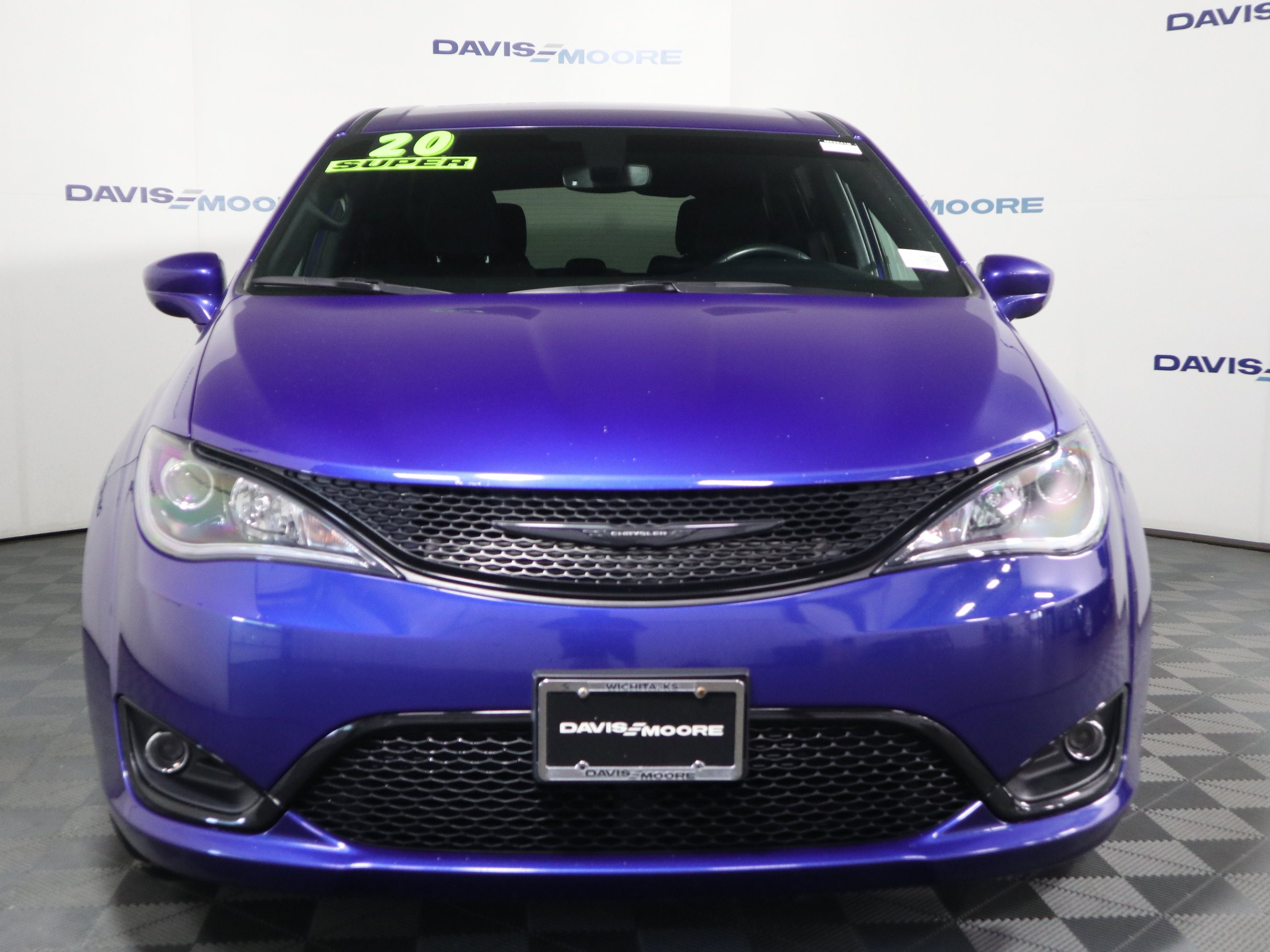 Used 2020 Chrysler Pacifica Touring w/ S Appearance Package image 12