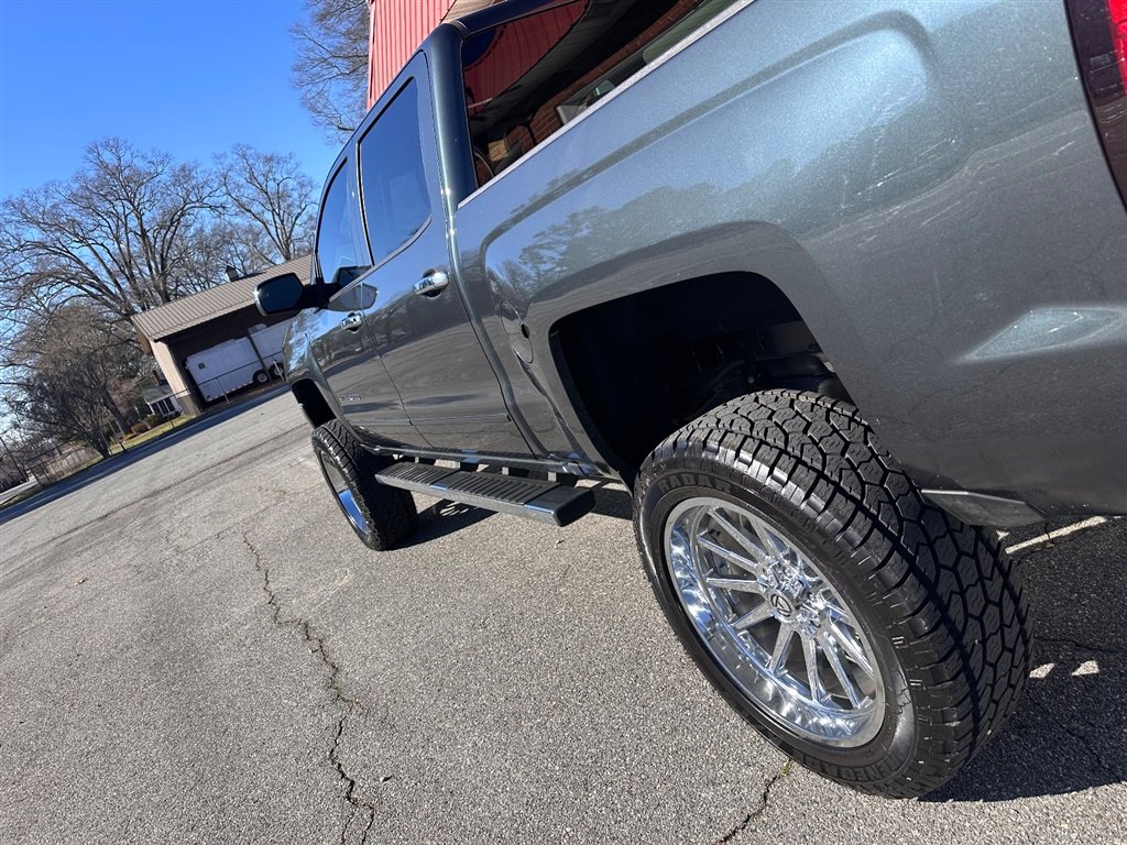 Used 2018 Chevrolet Silverado 1500 LT w/ All Star Edition image 12