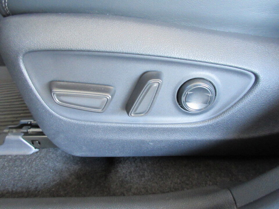 Used 2025 Toyota RAV4 XLE Premium image 12