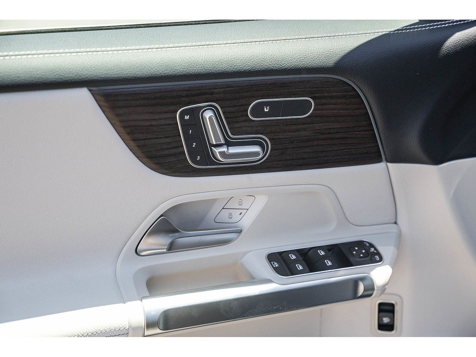 New 2026 Mercedes-Benz GLB 250 4MATIC image 20