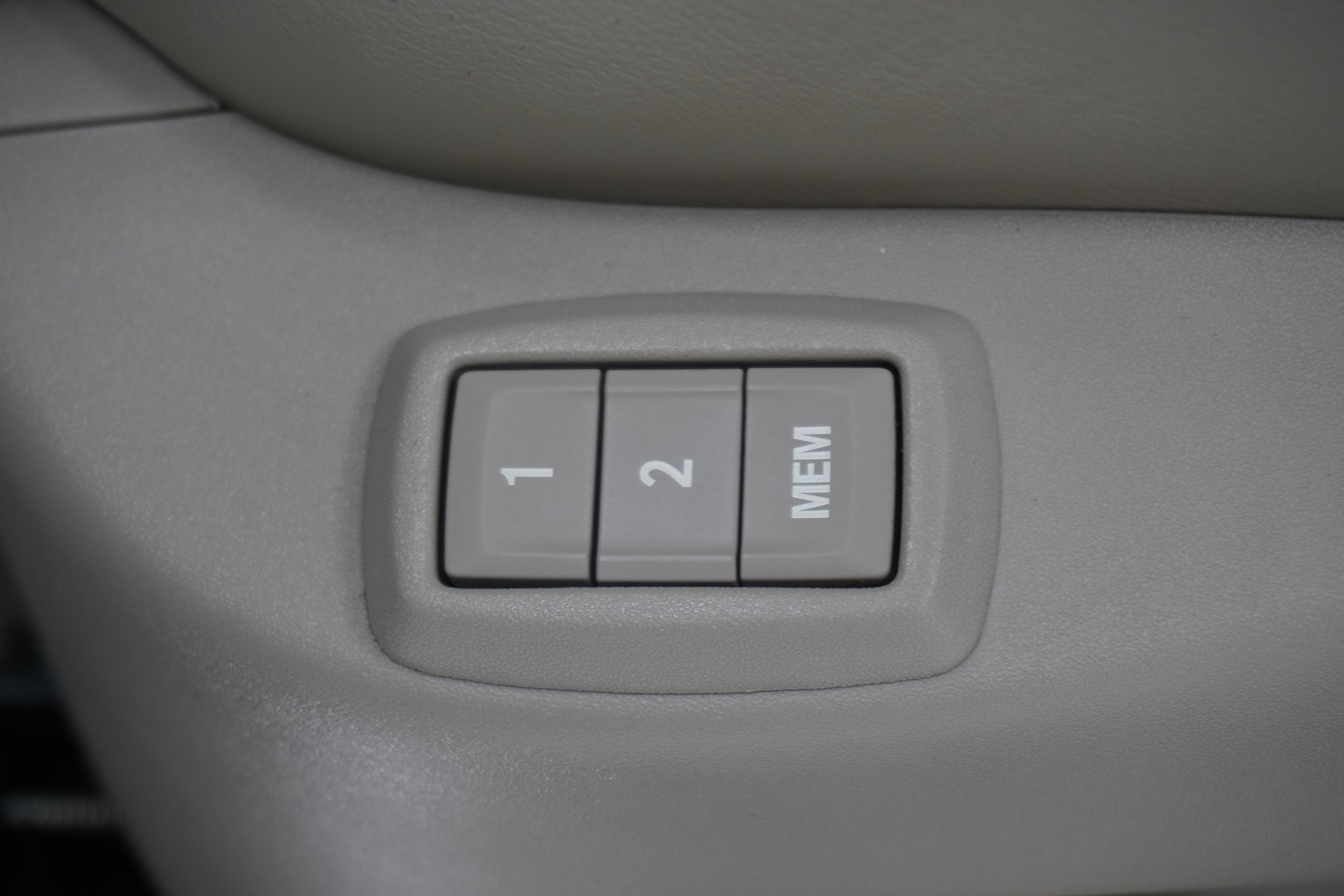 Used 2014 Cadillac SRX Premium image 16