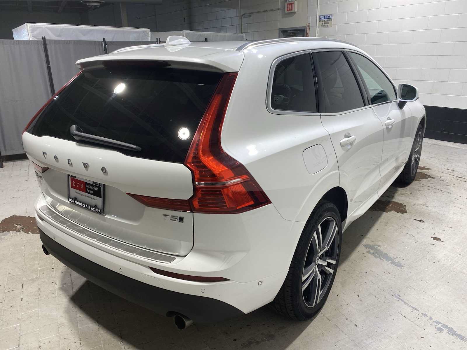 Used 2019 Volvo XC60 T5 Momentum w/ Multimedia Package AWD/4WD image 26