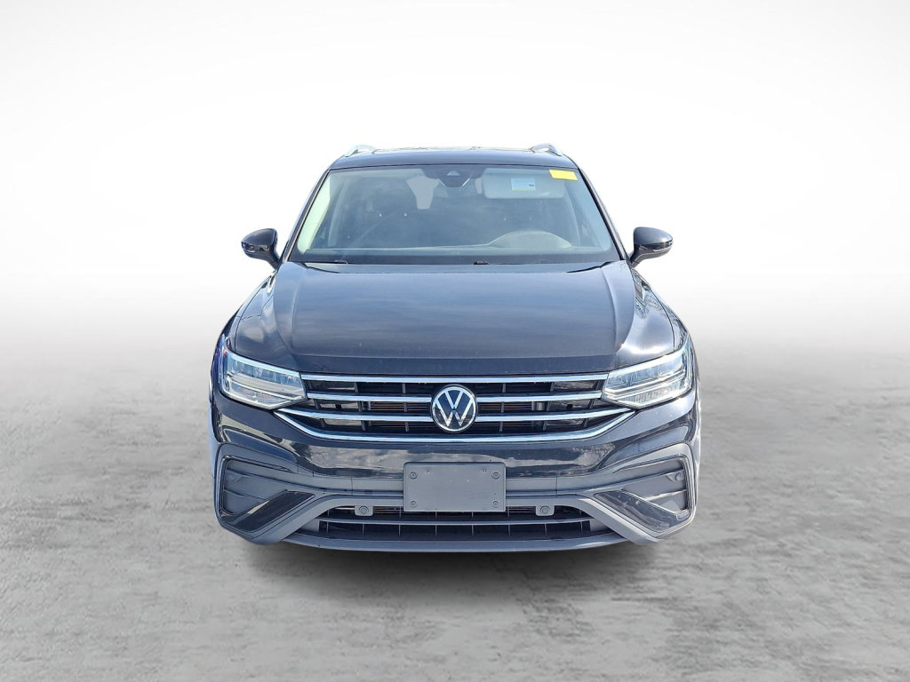 Used 2023 Volkswagen Tiguan SE image 2