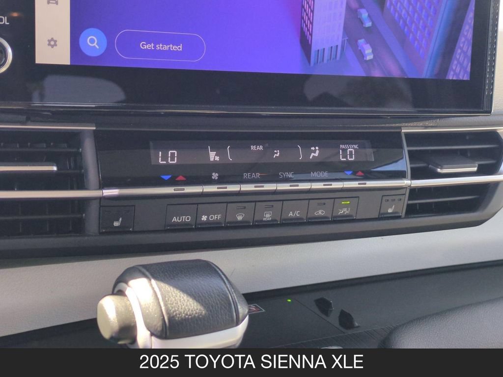 Used 2025 Toyota Sienna XLE FWD image 22