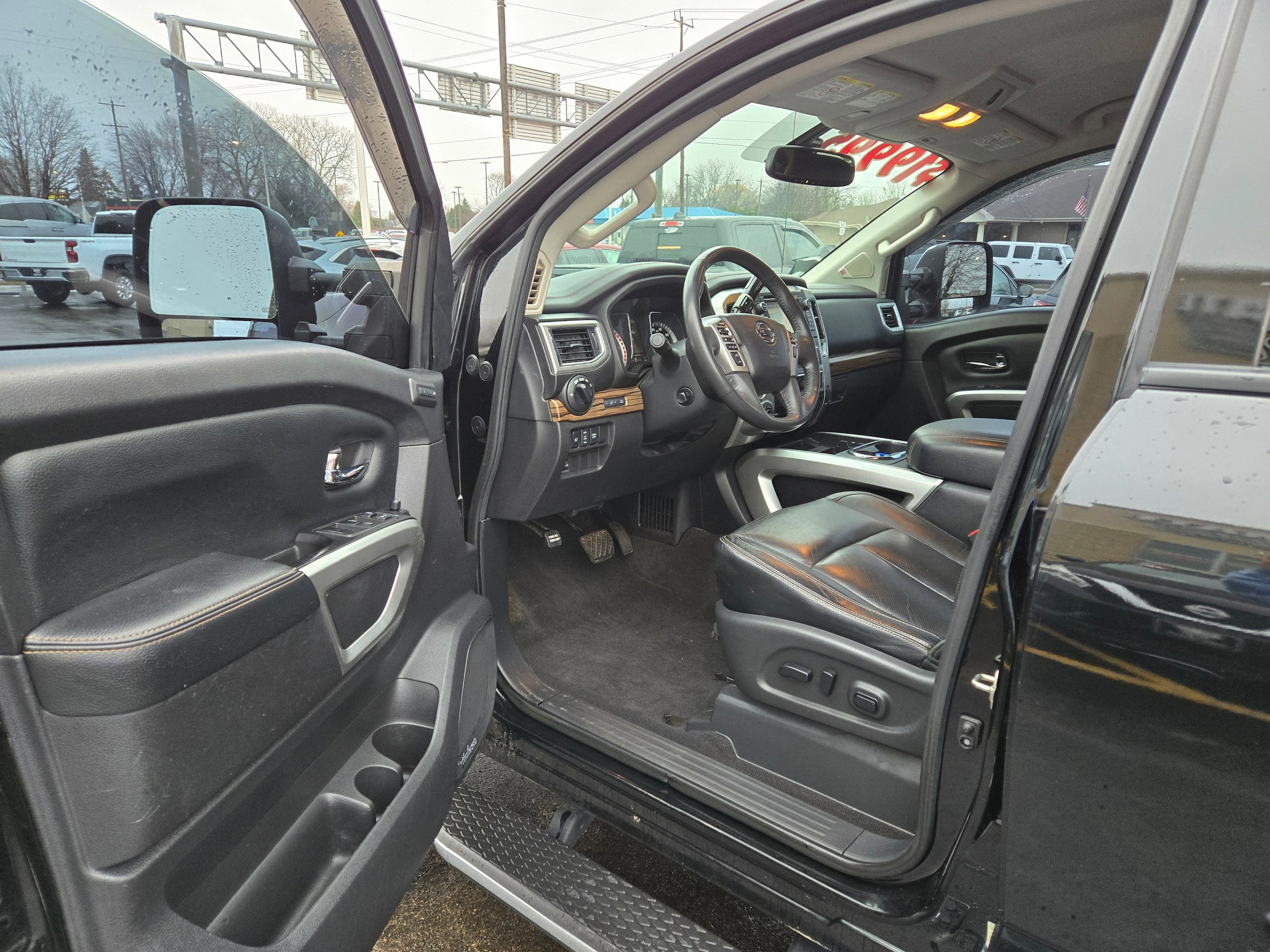 Used 2016 Nissan Titan SL image 5