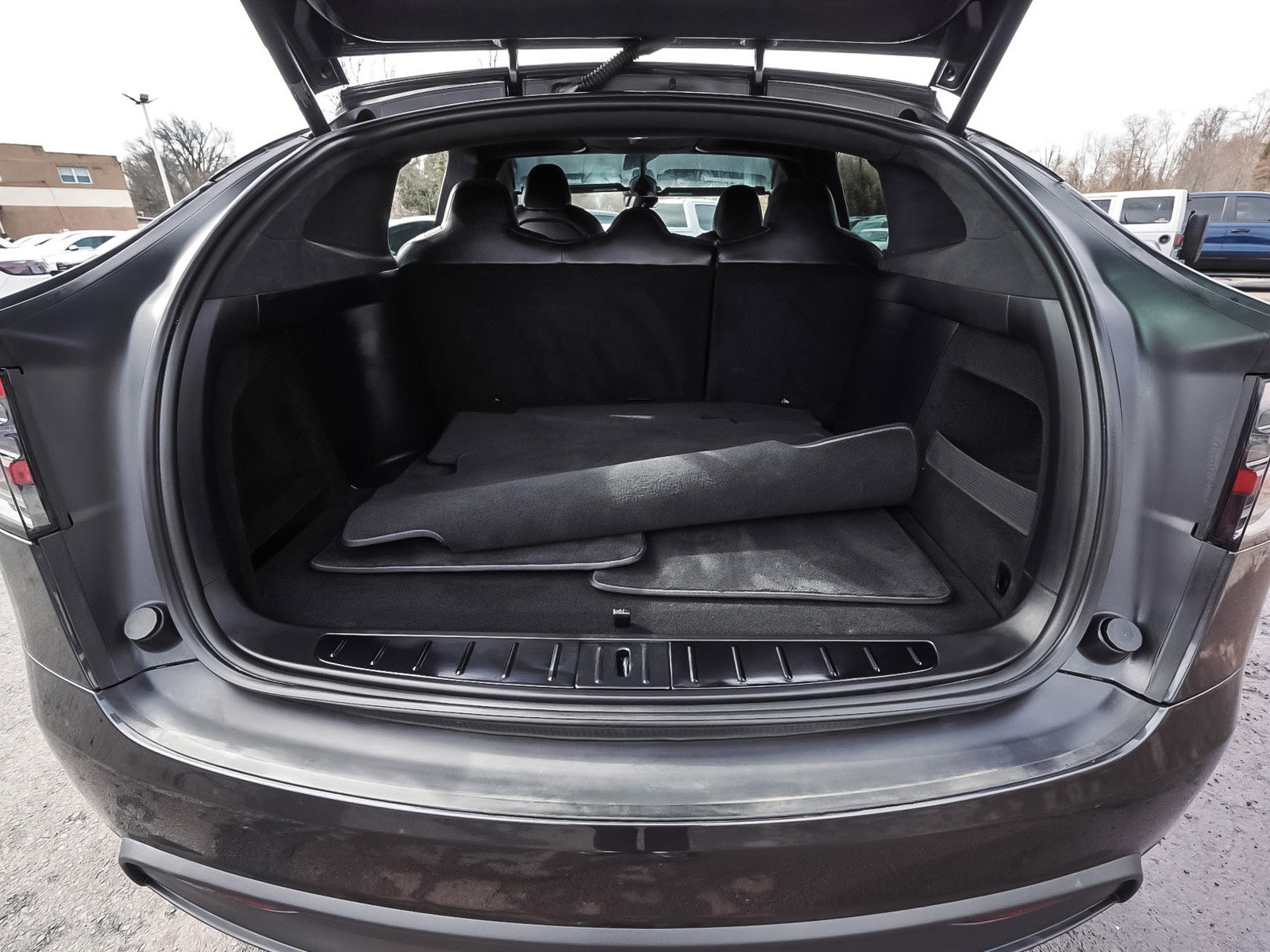 Used 2024 Tesla Model X image 47