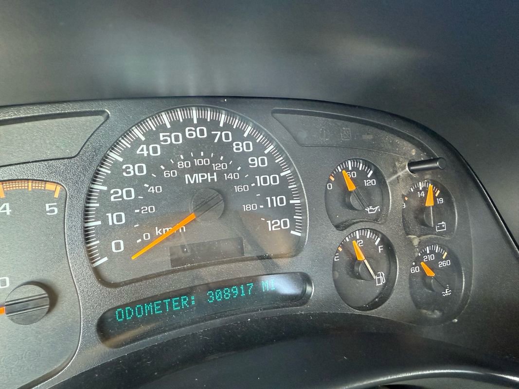 Used 2005 Chevrolet Silverado 2500 LS w/ Heavy-Duty Power Package image 31