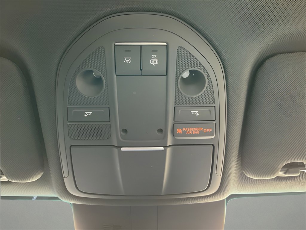 Used 2023 Genesis G70 2.0T image 29