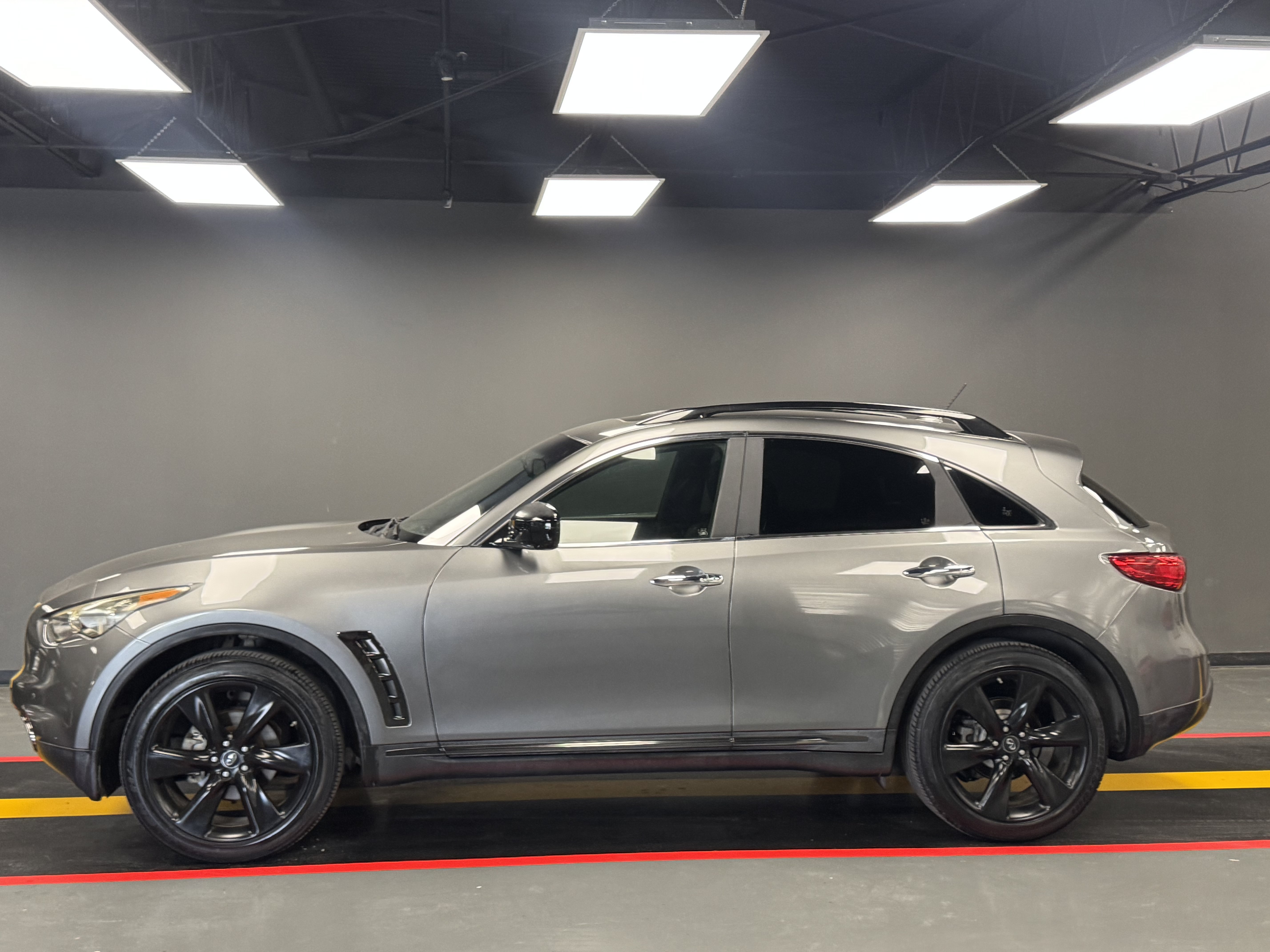 Used 2015 INFINITI QX70 2WD w/ Premium Package image 3