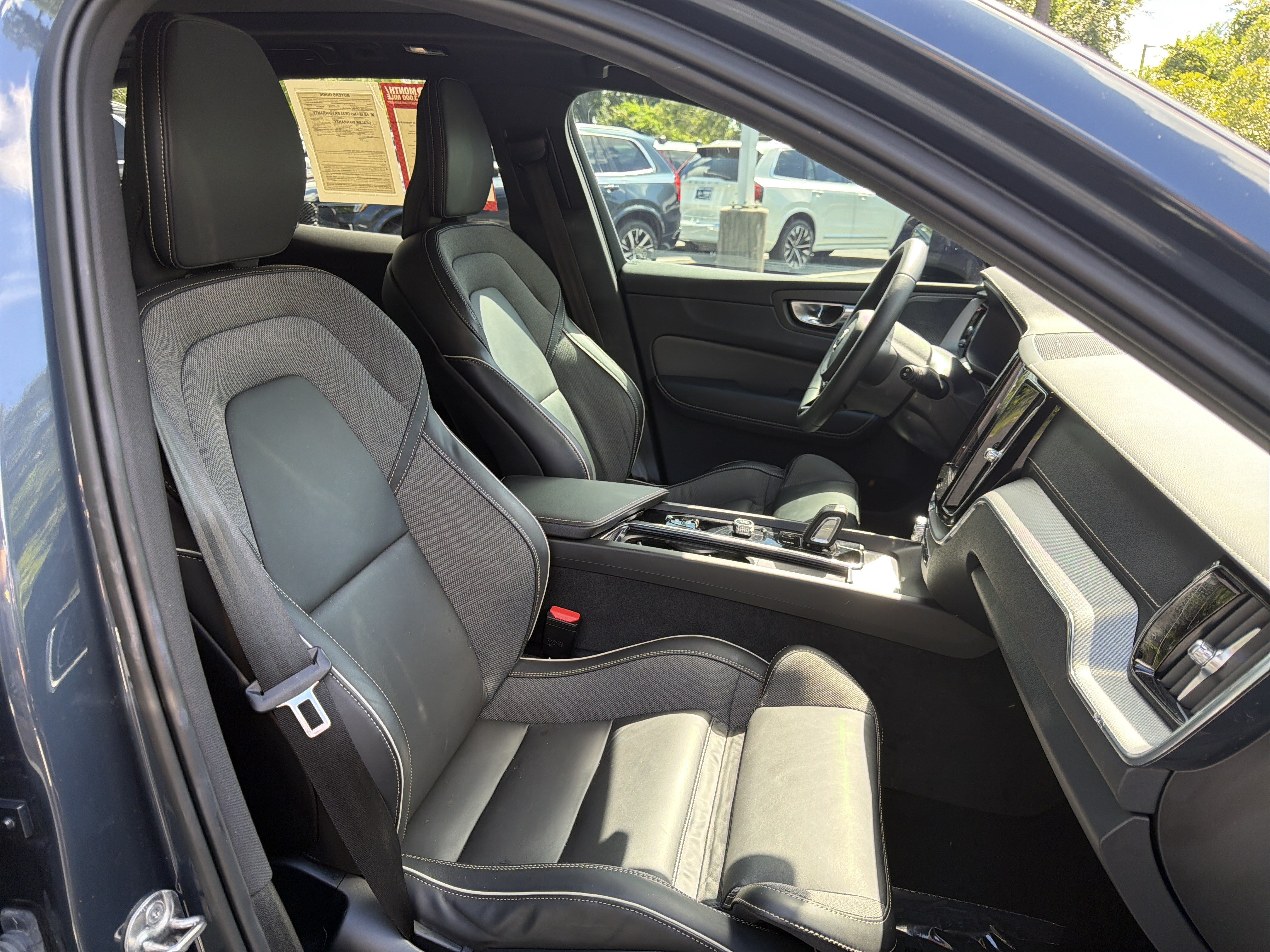 Used 2022 Volvo XC60 T8 R-Design w/ Advanced Package AWD/4WD image 35