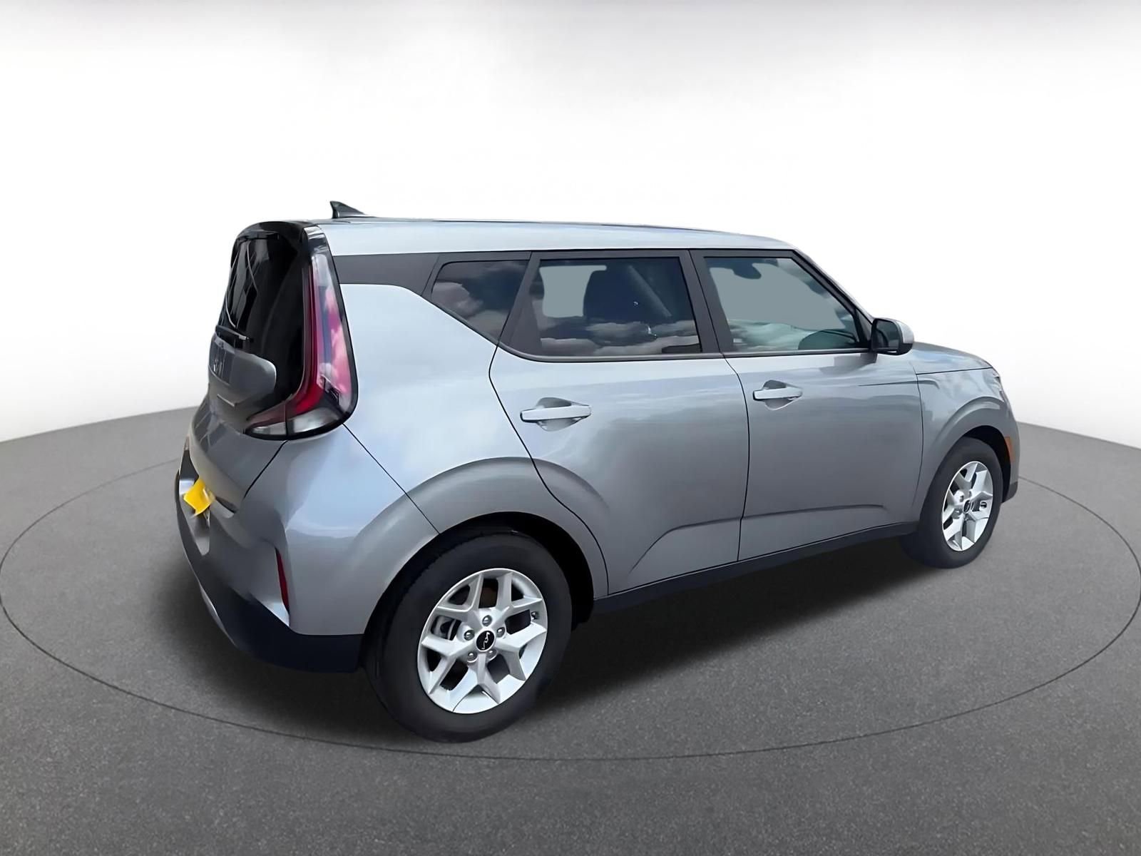 Used 2025 Kia Soul LX w/ LX Technology Package FWD image 15