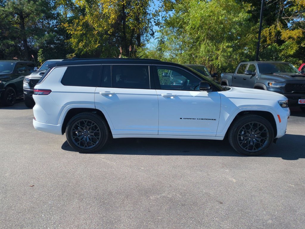 New 2027 Jeep Grand Cherokee L Summit AWD/4WD image 3