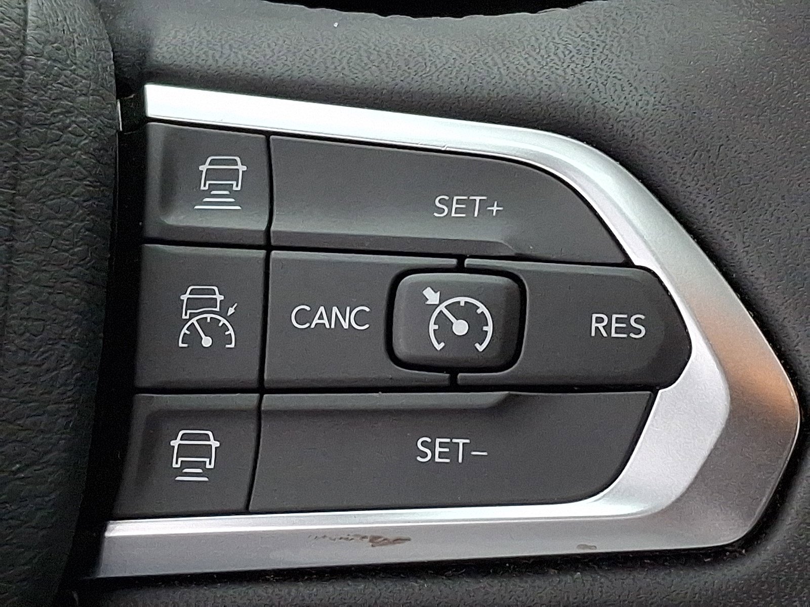 Used 2025 Jeep Compass Limited image 21