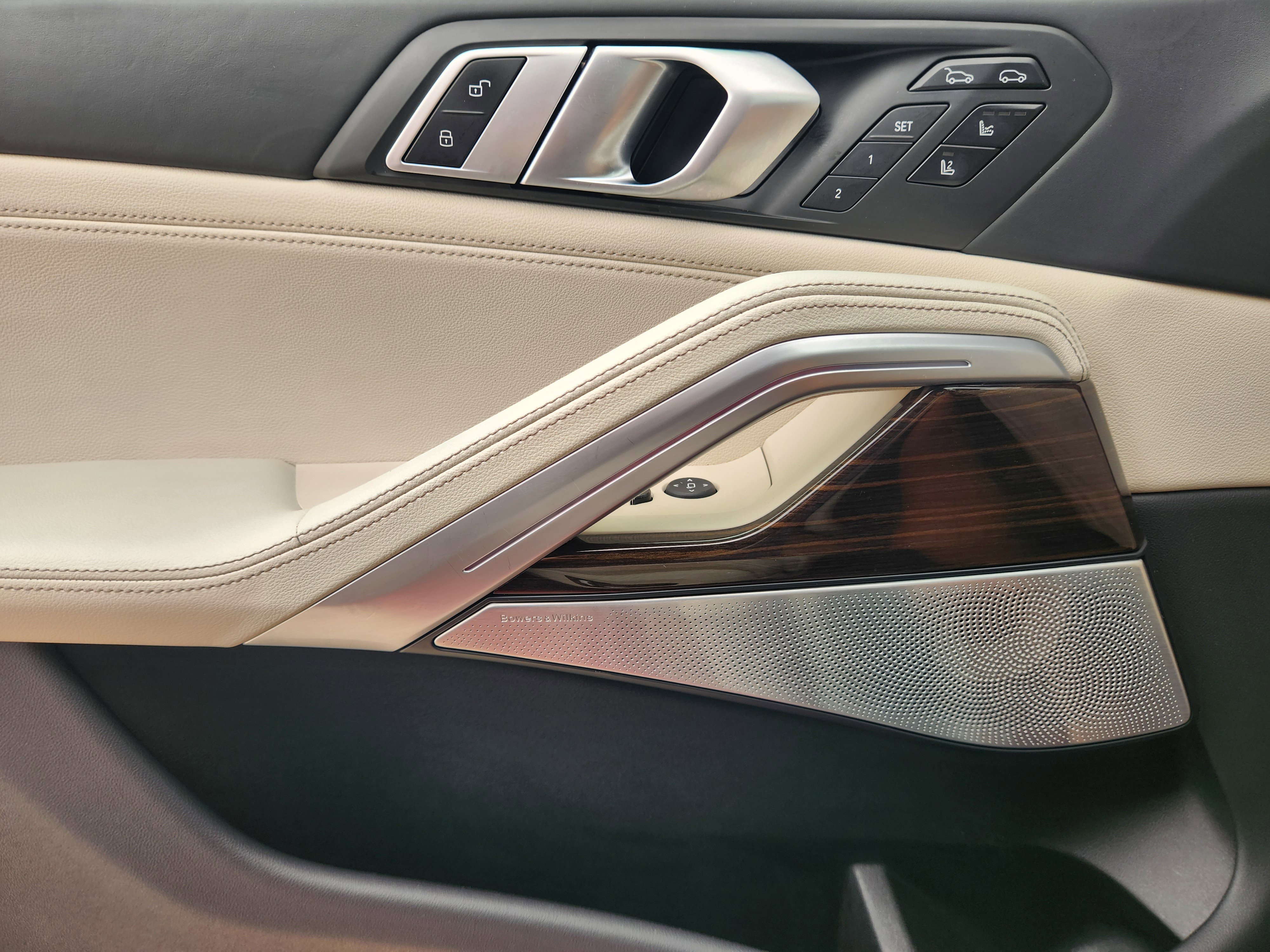 Used 2020 BMW X6 xDrive40i w/ Executive Package image 22