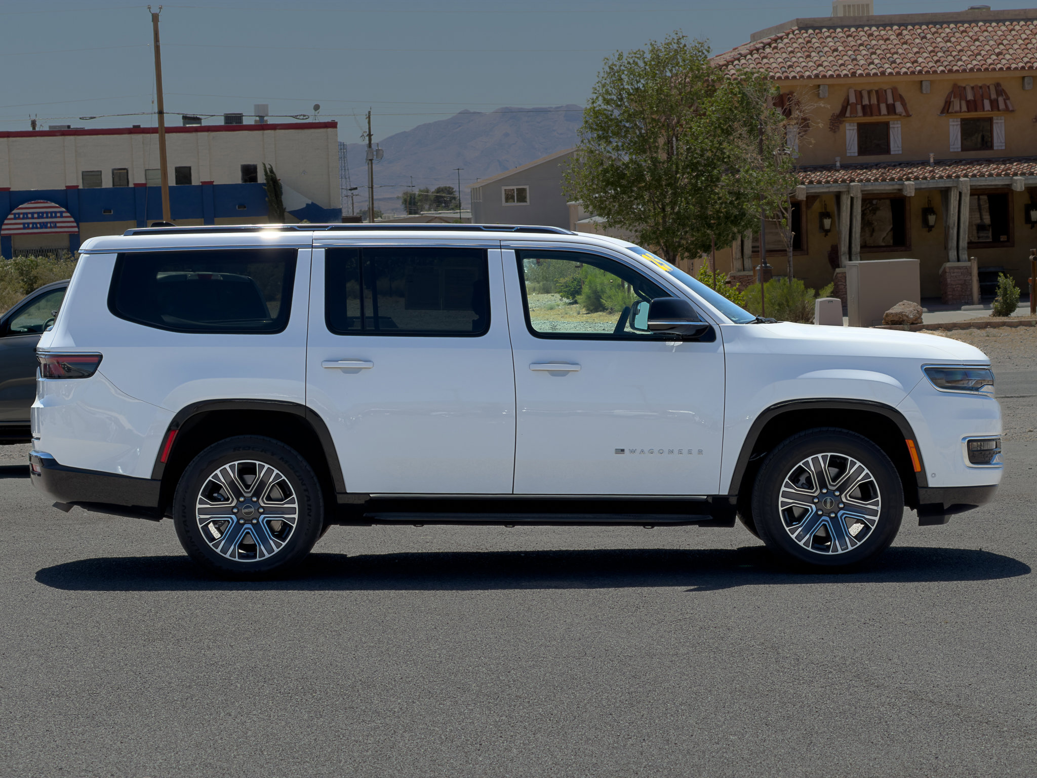 Used 2025 Jeep Wagoneer 4WD image 6
