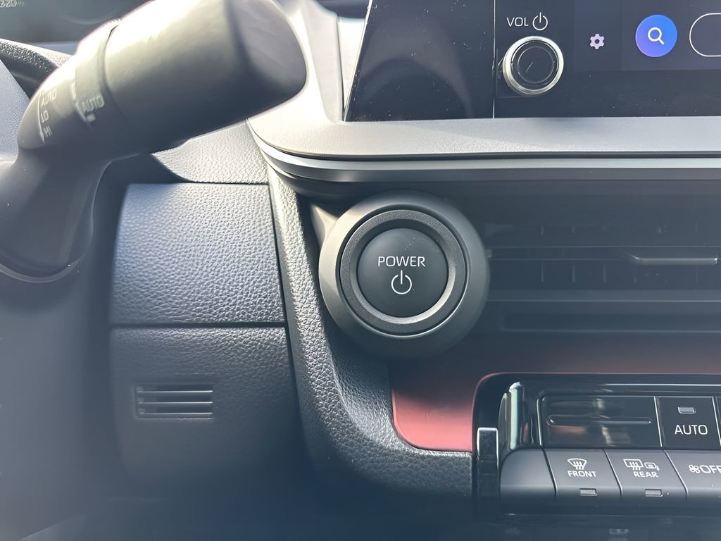 Used 2024 Toyota Prius Prime SE image 19