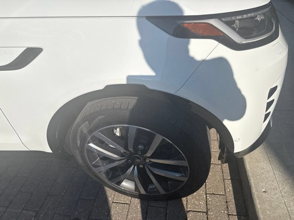 Certified 2023 Land Rover Discovery S R-Dynamic AWD/4WD image 10