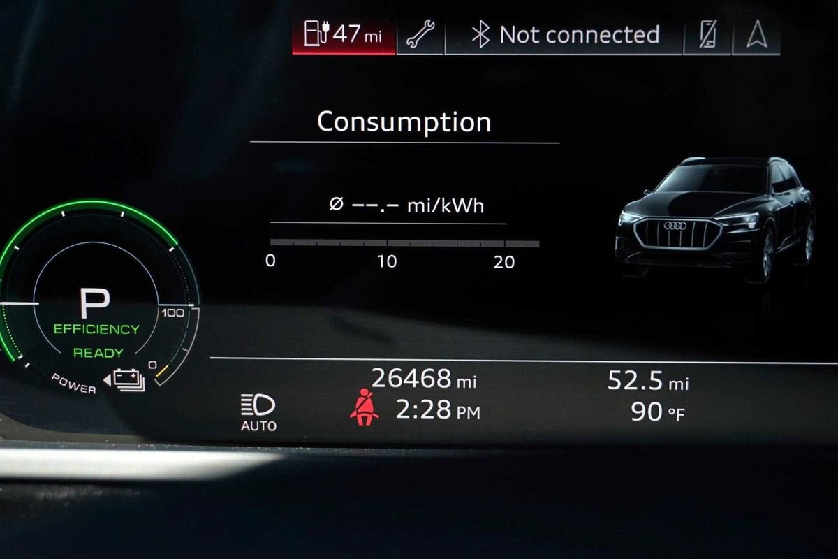 Used 2020 Audi e-tron Premium Plus image 27