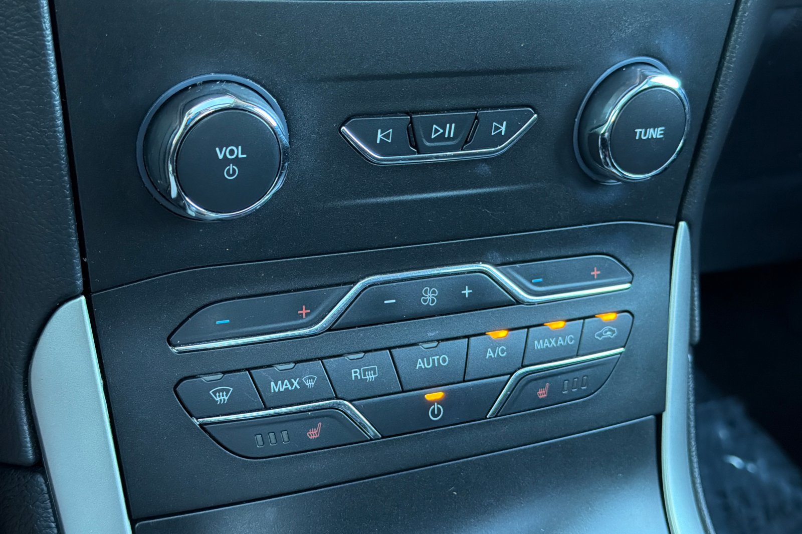 Used 2019 Ford Edge SEL w/ Equipment Group 201A FWD image 22