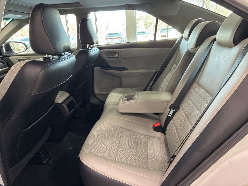 Used 2017 Toyota Camry SE w/ Moonroof Package image 21