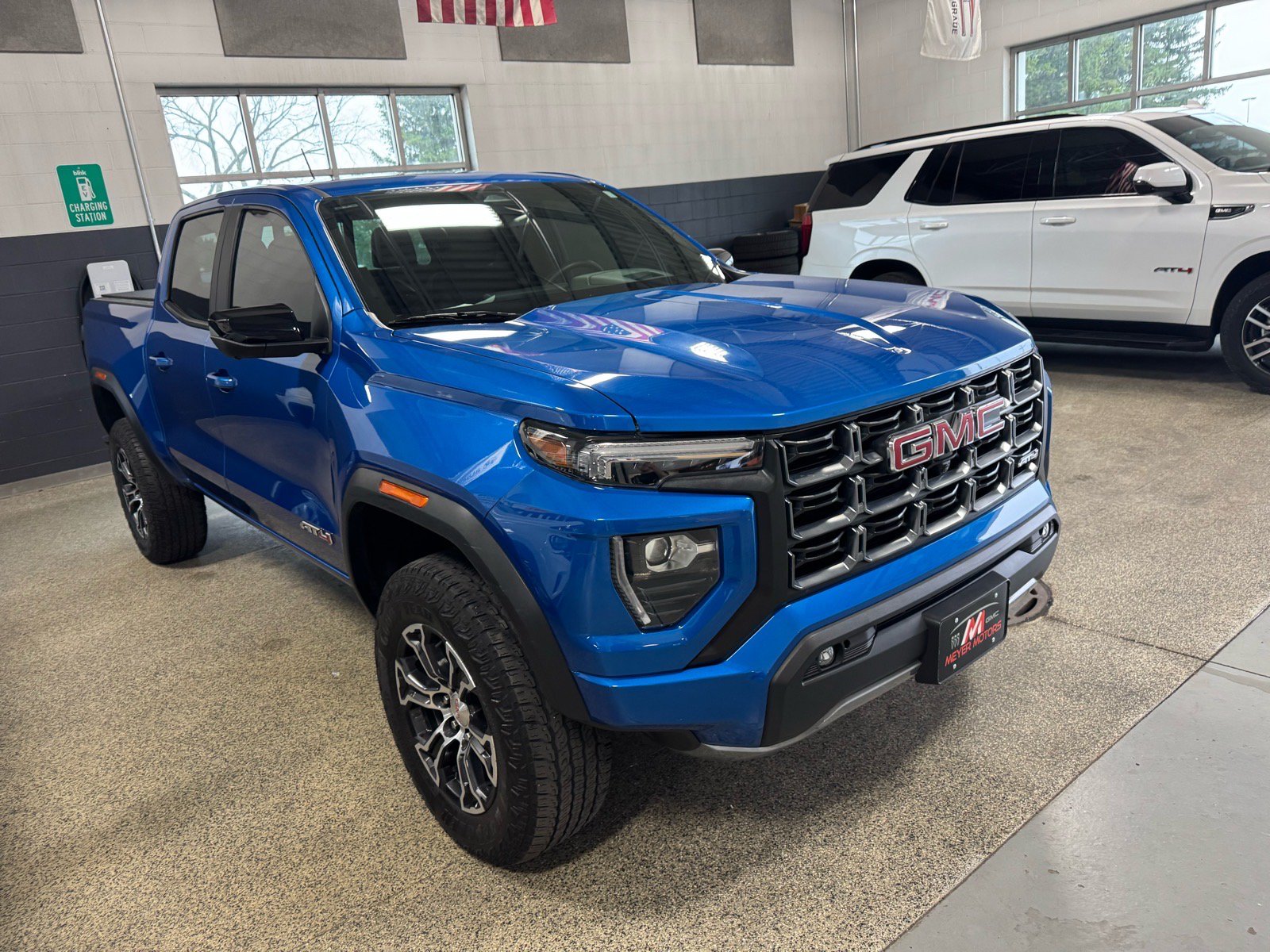 Used 2023 GMC Canyon AT4 w/ AT4 Premium Package AWD/4WD image 3