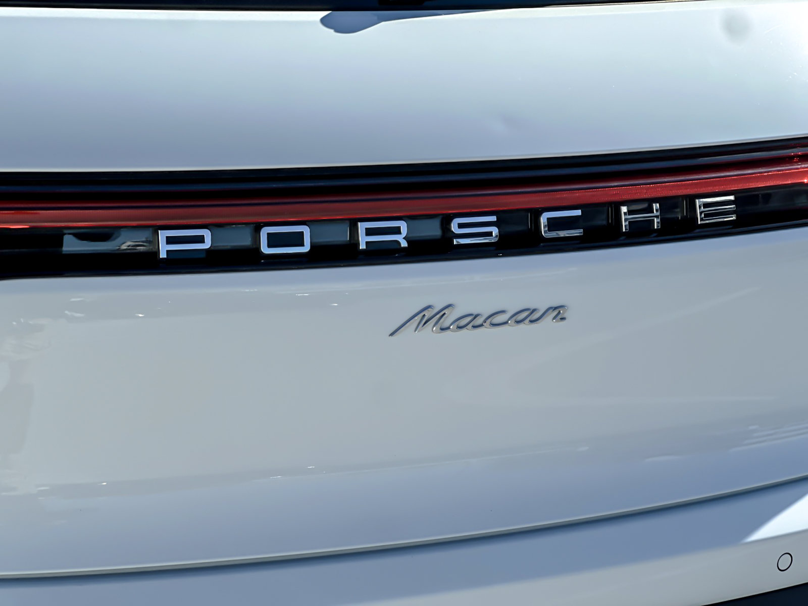 Certified 2026 Porsche Macan AWD/4WD image 32