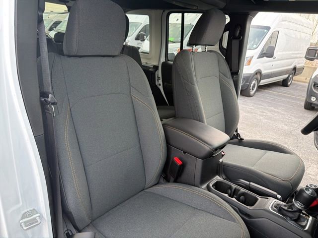 Used 2025 Jeep Wrangler Unlimited Sahara w/ Safety Group image 19