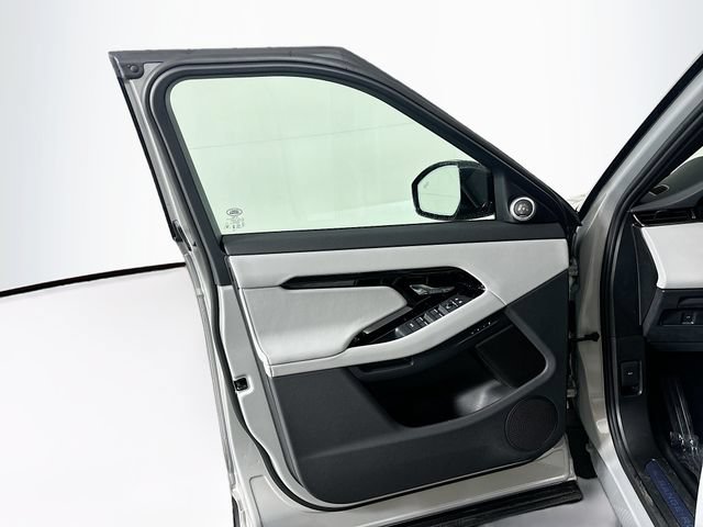 Used 2026 Land Rover Range Rover Evoque Dynamic SE AWD/4WD image 11