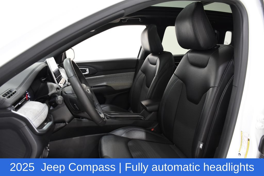 Used 2025 Jeep Compass Latitude w/ Sun & Sound Group AWD/4WD image 23