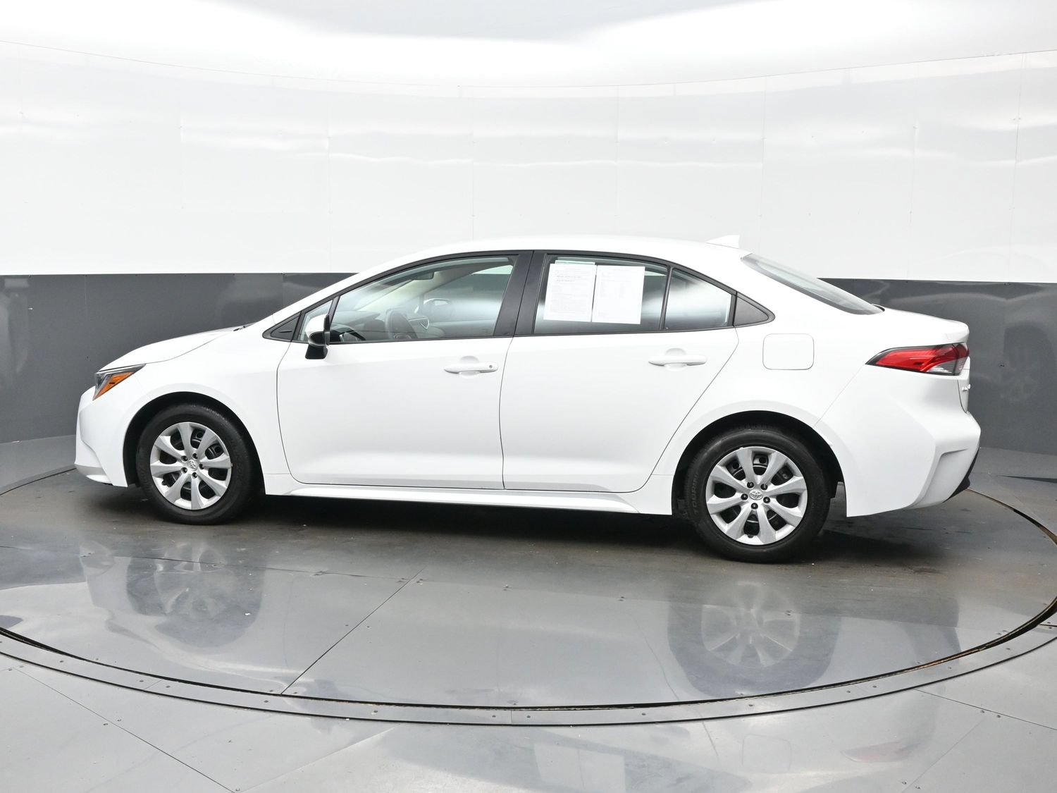 Used 2025 Toyota Corolla LE FWD image 3
