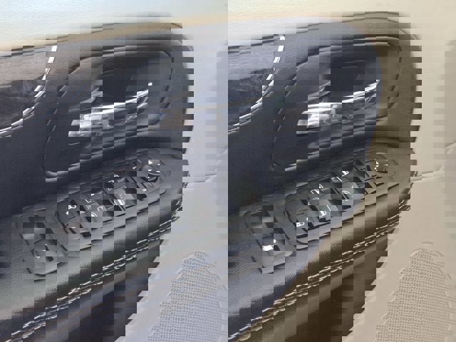 Used 2015 Chrysler Town & Country Touring w/ Driver Convenience Group image 19