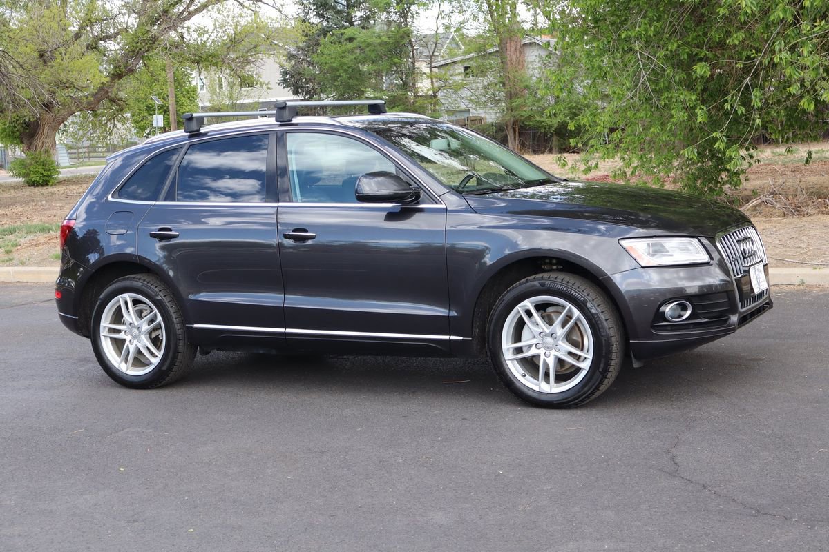Used 2017 Audi Q5 2.0T Premium Plus w/ Technology Package AWD/4WD image 2