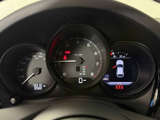 Used 2025 Porsche Macan AWD/4WD image 19