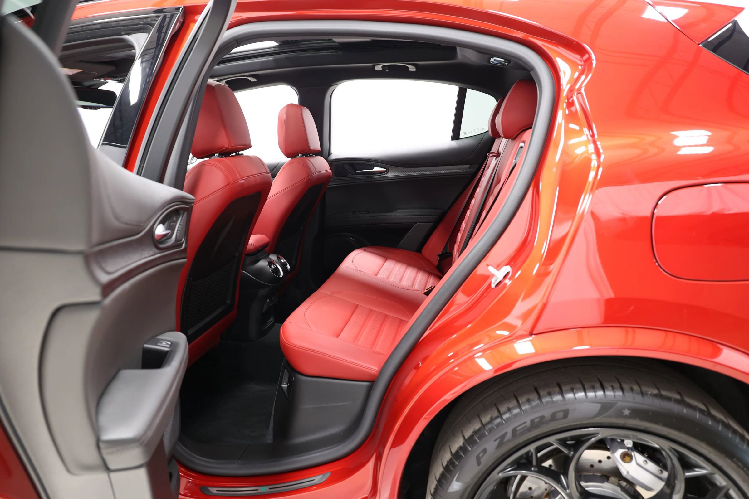 Used 2024 Alfa Romeo Stelvio Quadrifoglio image 46