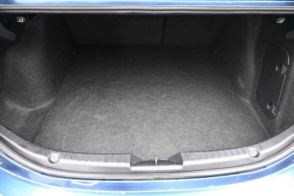 Used 2017 MAZDA MAZDA3 Grand Touring w/ Premium Equipment Package FWD image 9
