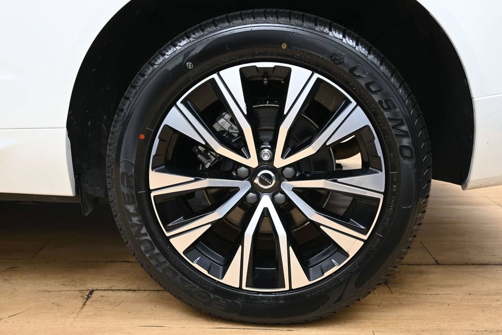 Used 2024 Volvo XC60 B5 Core w/ Protection Package Premier AWD/4WD image 36