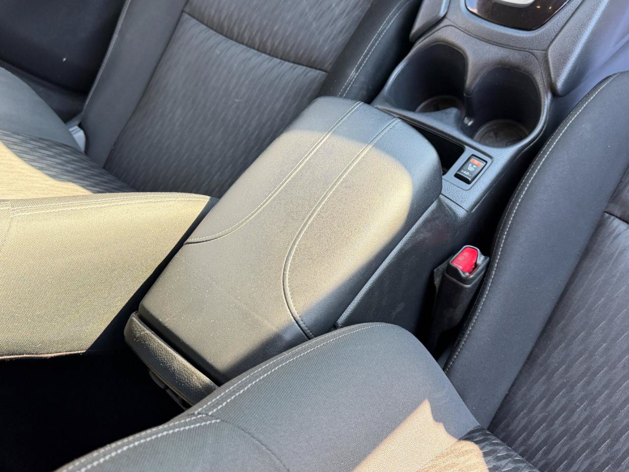 Used 2018 Nissan Rogue SV AWD/4WD image 49