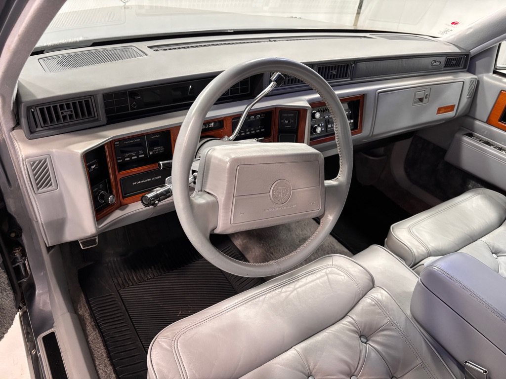 Used 1990 Cadillac Fleetwood Sedan FWD image 9