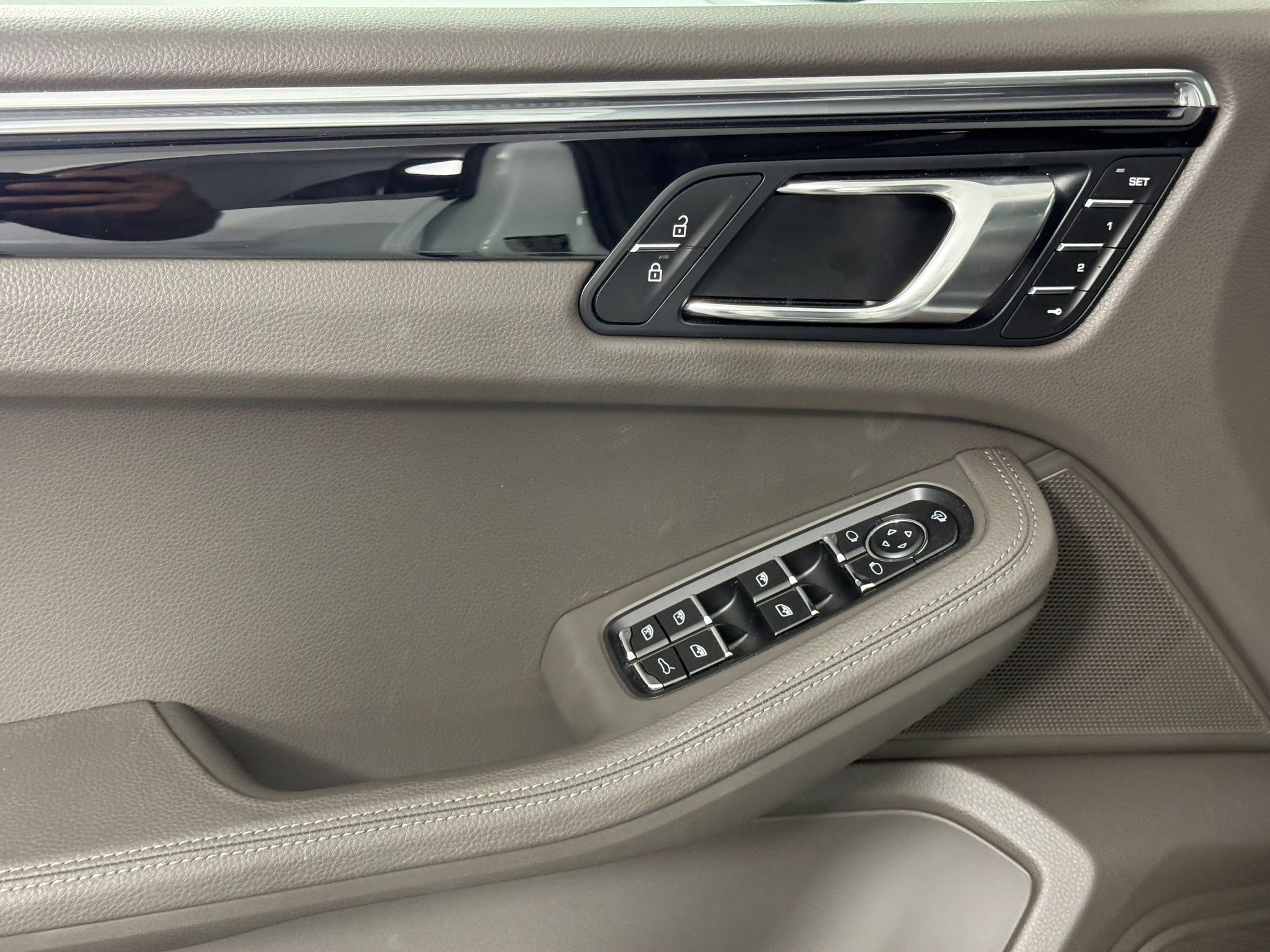 New 2025 Porsche Macan image 15