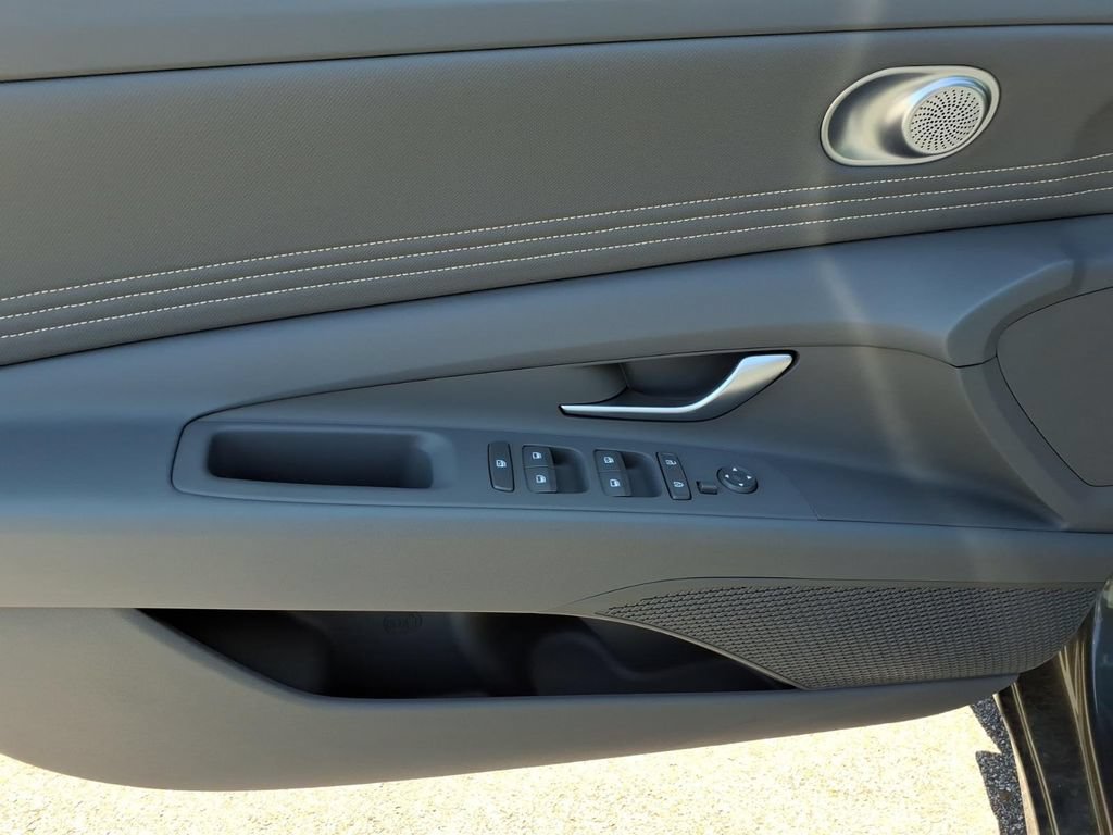 New 2026 Hyundai Elantra Sport FWD image 13