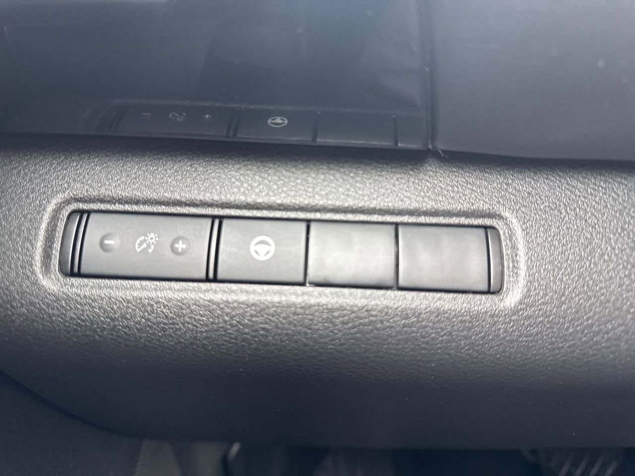 Used 2024 Nissan Pathfinder SV image 30