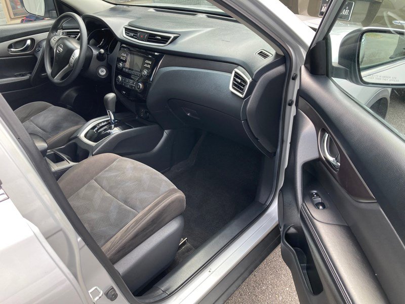 Used 2015 Nissan Rogue S image 18