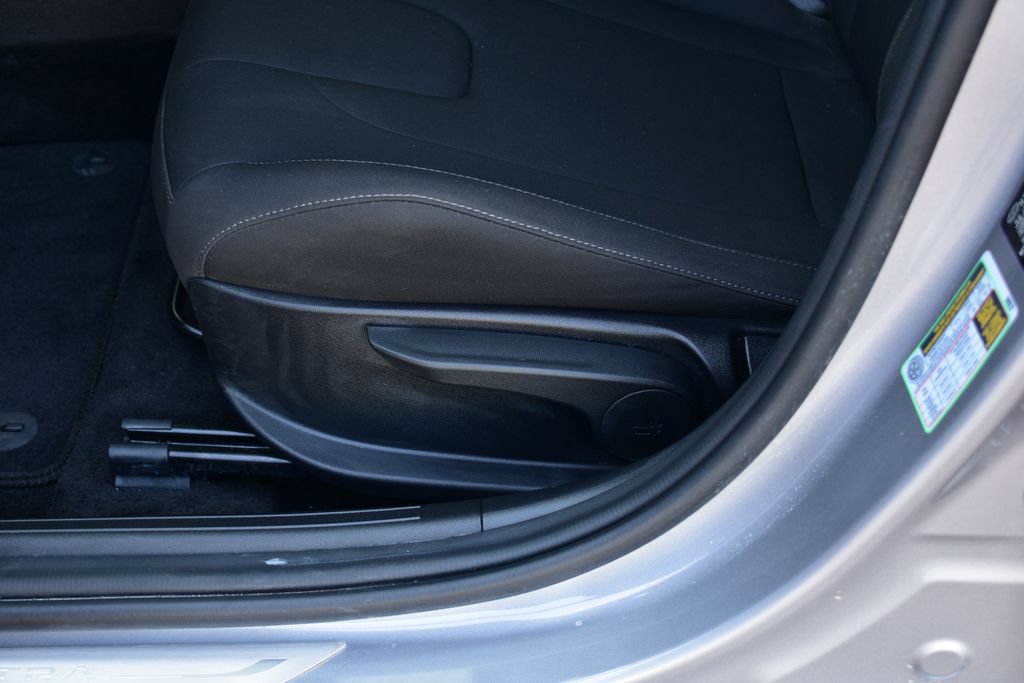 Used 2025 Hyundai Elantra Sport FWD image 15