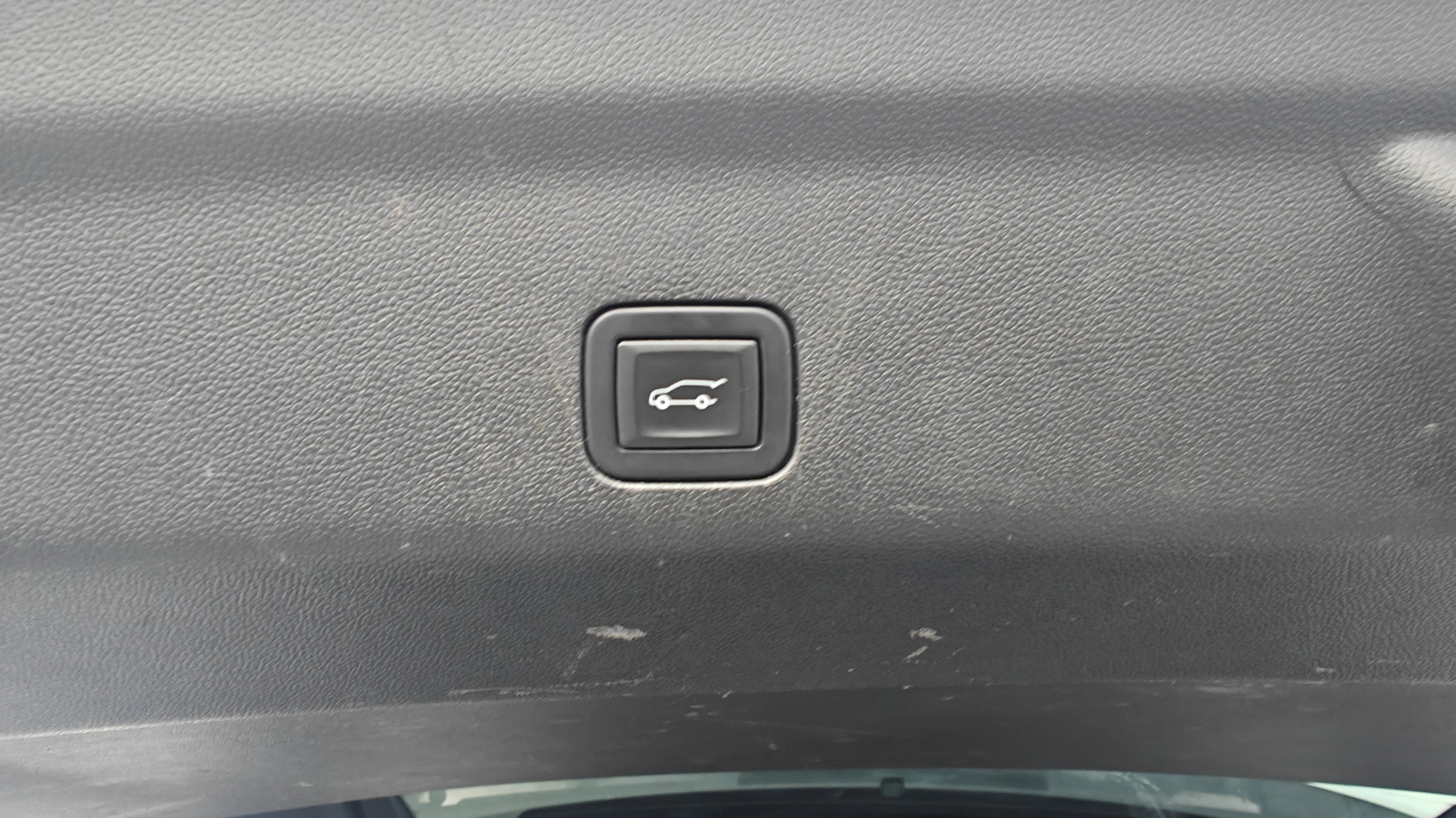 Used 2022 Chevrolet Suburban LT w/ Max Trailering Package image 6