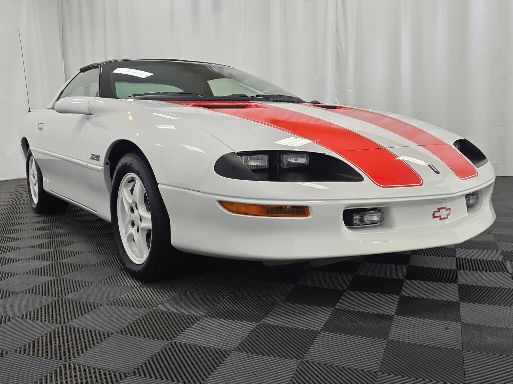 Used 1997 Chevrolet Camaro SS w/ Preferred Equipment Group 2 RWD image 8
