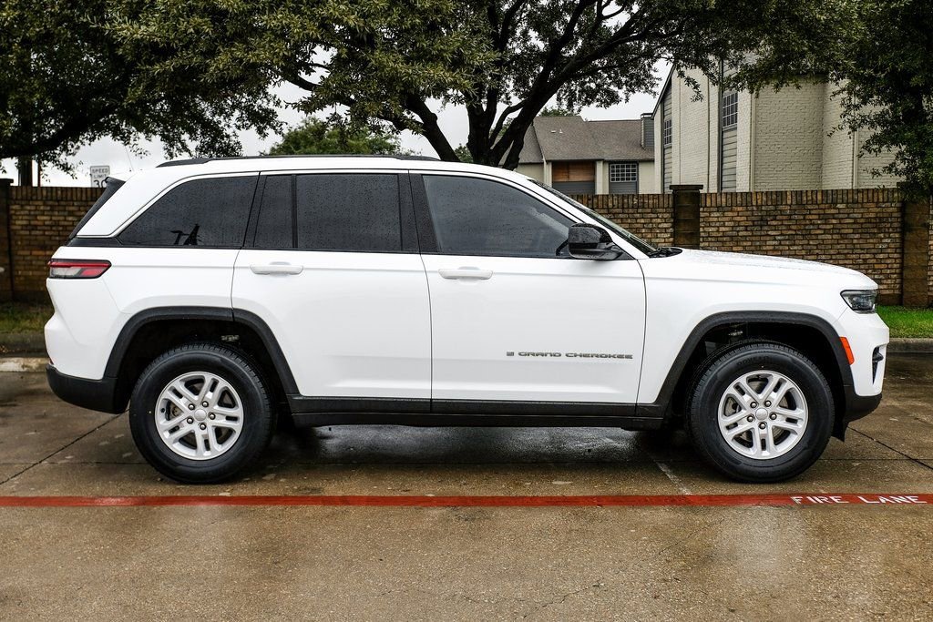 Used 2023 Jeep Grand Cherokee Laredo w/ Luxury Tech Group I image 15