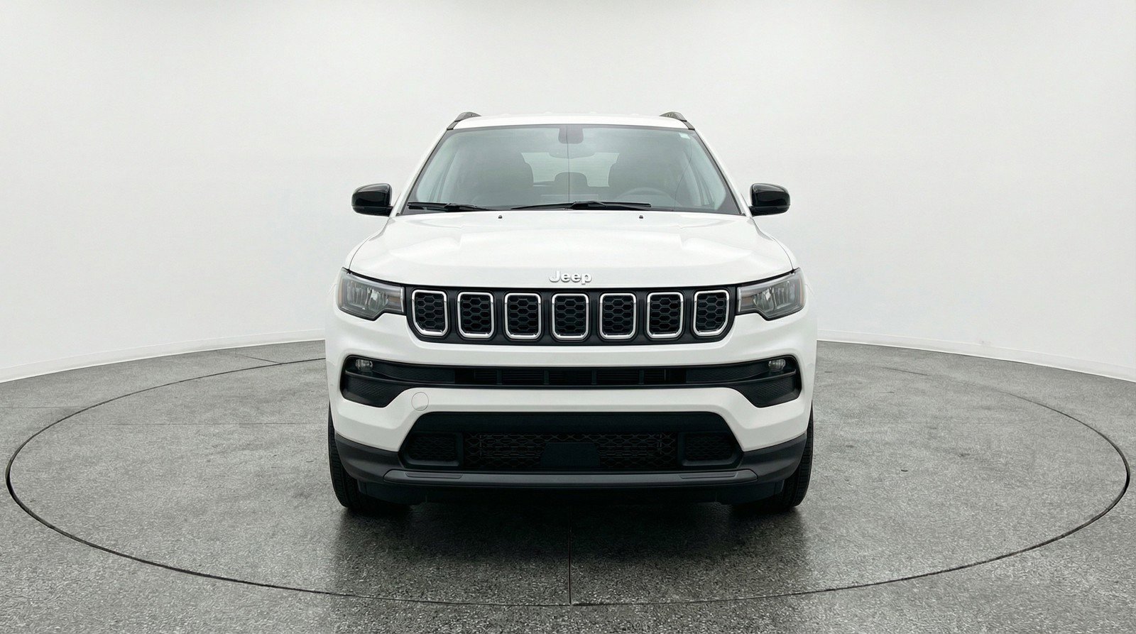 Used 2025 Jeep Compass Latitude image 2