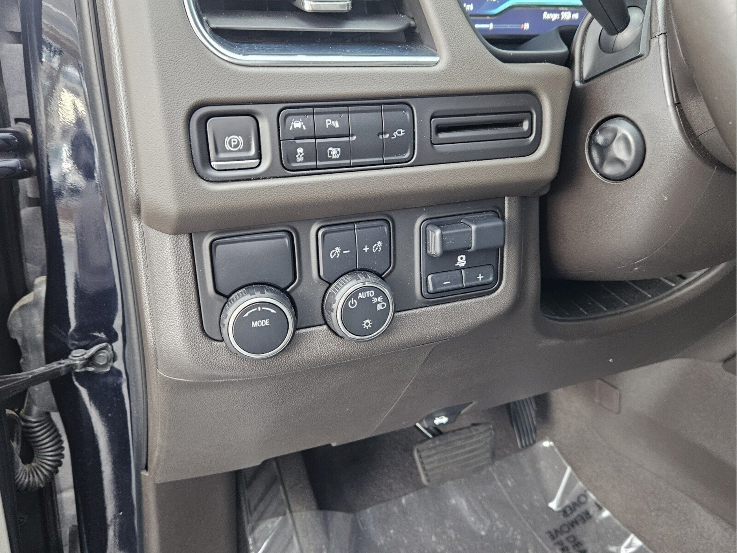 Used 2022 Chevrolet Tahoe LT w/ LT Signature Package RWD image 15