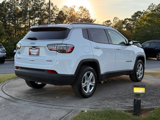 Used 2023 Jeep Compass Latitude w/ Convenience Group AWD/4WD image 7